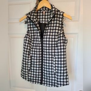 Red Camel Woman's Checkered Puffer Vest, Size: Small Color: Black & White